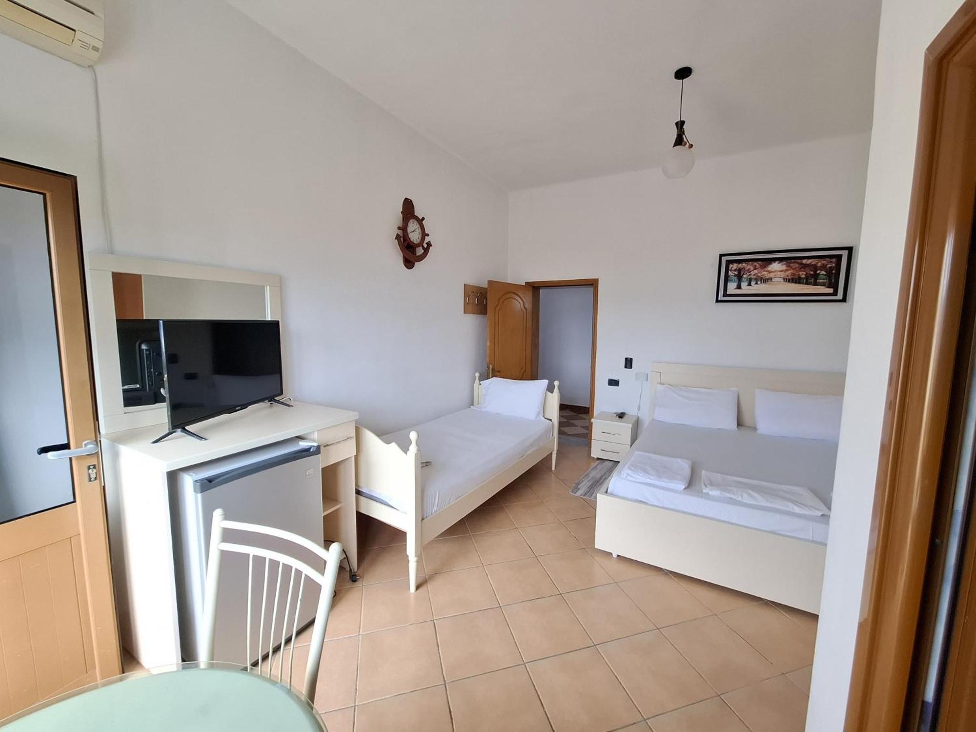 Hotel Sirena Радима Экстерьер фото